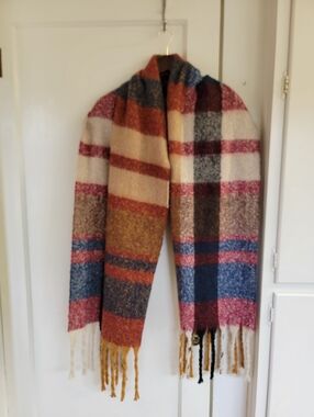 Cozy Multicolor Plaid Fringe Wrap